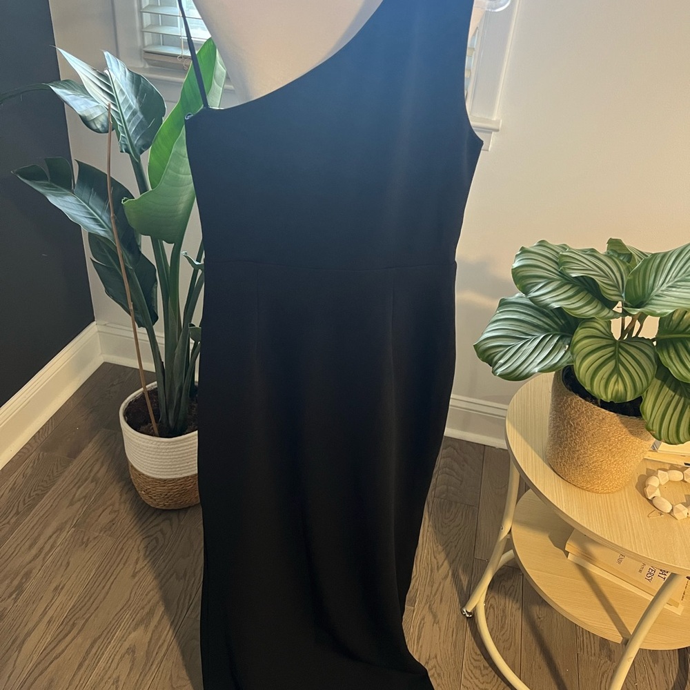 Elegant Black One-Shoulder Dress